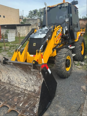 Retroescavadeira JCB 3CX ano 2022