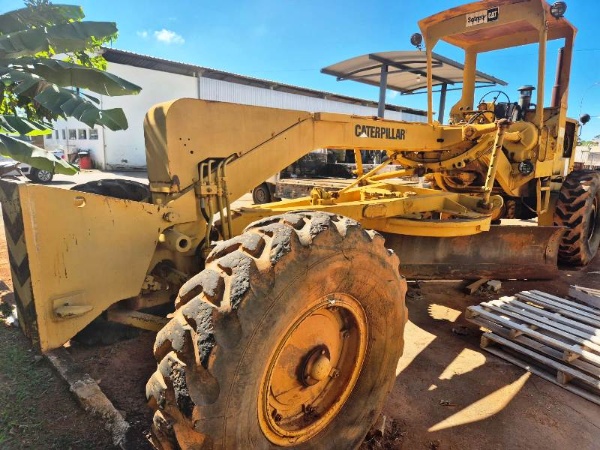Motoniveladora Caterpillar 140B ano 1984