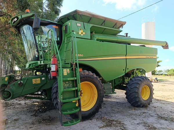 Colheitadeira John Deere S550 ano 2023