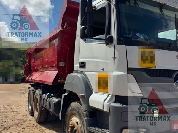 Caminhão Mercedes Benz 4144 6x4 ano 2013