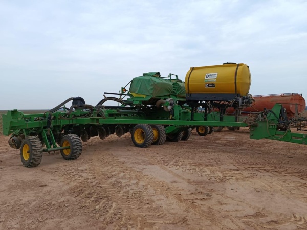 Plantadeira John Deere DB40 ano 2016