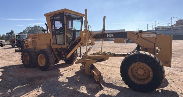 Motoniveladora Caterpillar 140 K ano 2012