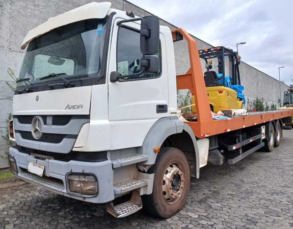 Caminhão Mercedes Benz AXOR 3131 6X4 ano 2014