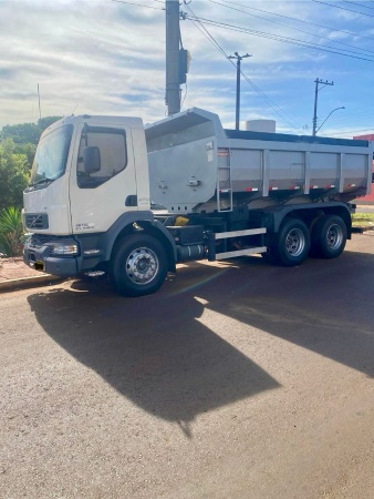 Caminhão Volvo VM 270 ano 2012