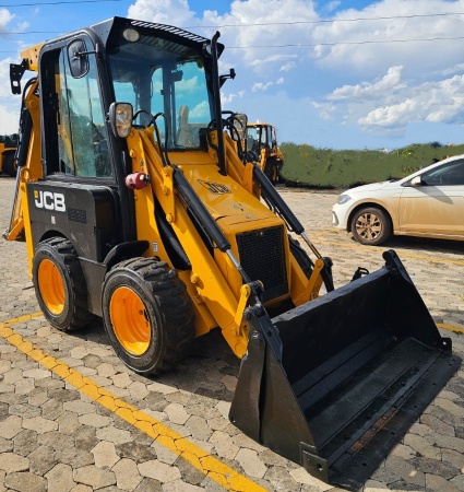 Mini Retroescavadeira JCB 1CX ano 2016