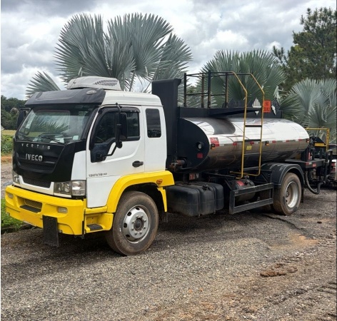 Caminhão Iveco 130V19 4X2 ano 2014