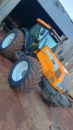 Trator Valtra BH 185 ano 2012