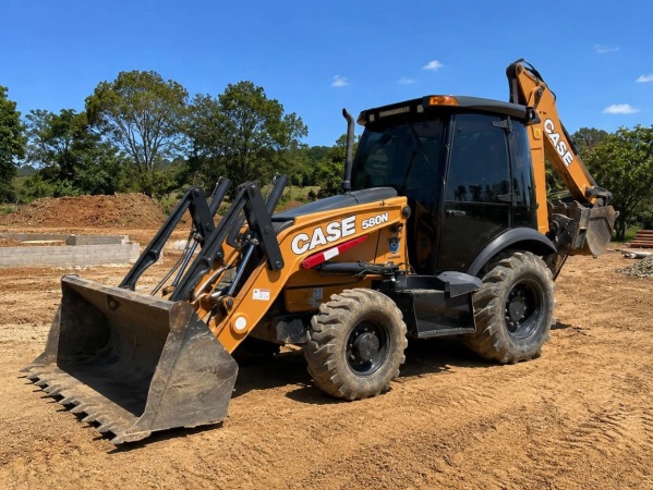 Retroescavadeira Case 580 N  ano 2022