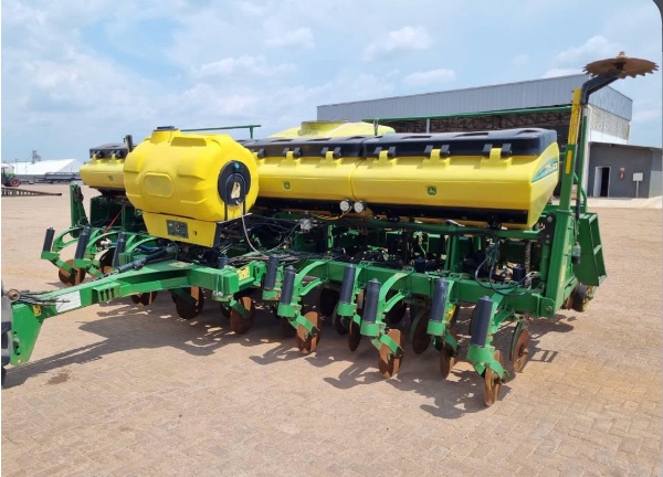 Plantadeira John Deere 2115 CCS ano 2011 - 2115 CCS - Implementos para Plantio