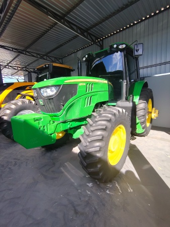 Trator John Deere 6150M ano 2024