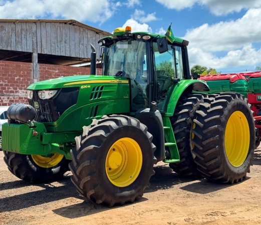 Trator John Deere 6210 M ano 2022