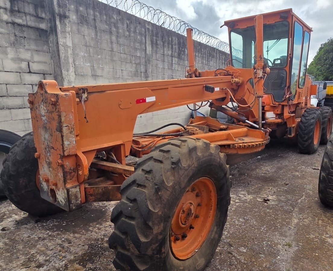 Motoniveladora Fiatallis FG 170 ano 2002