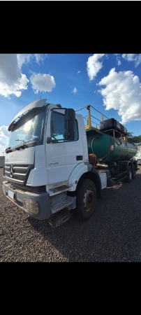 Caminhão Mercedes Benz AXOR 3131 6X4