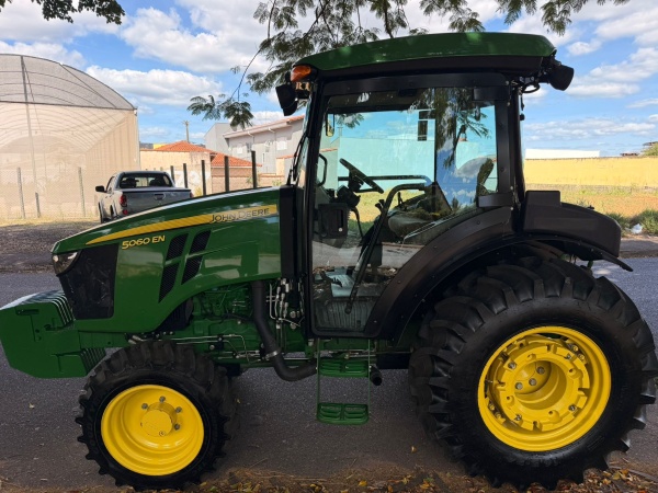Trator John Deere 5060E ano 2025