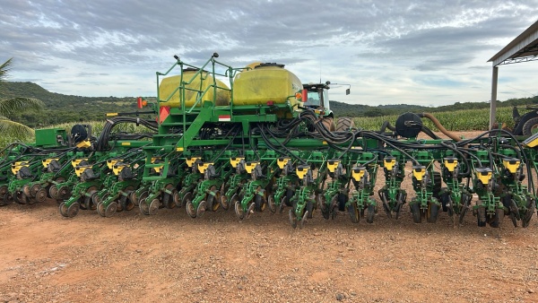 Plantadeira John Deere DB40 ano 2018