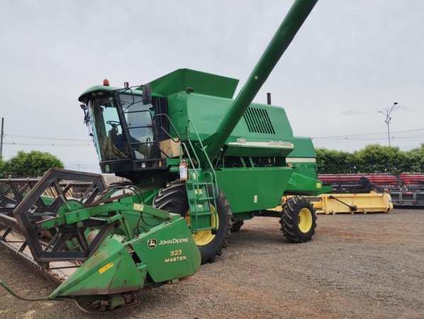 Colheitadeira John Deere 1550 ano 2002