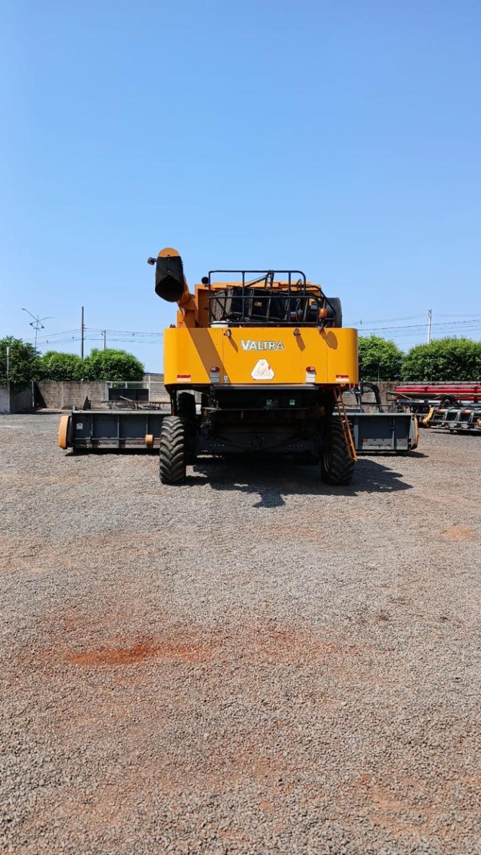 Colheitadeira Valtra BC 7500 ano 2012