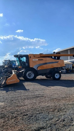 Colheitadeira Valtra BC 7500 ano 2012