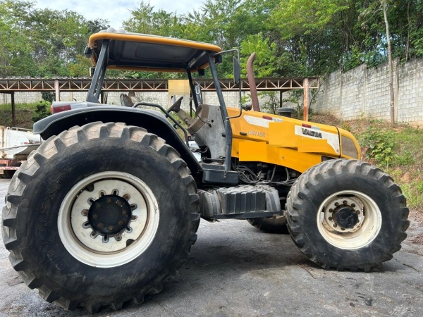 Trator Valtra BH 165 ano 2007