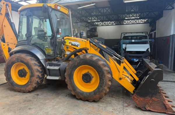 Retroescavadeira JCB 4CX