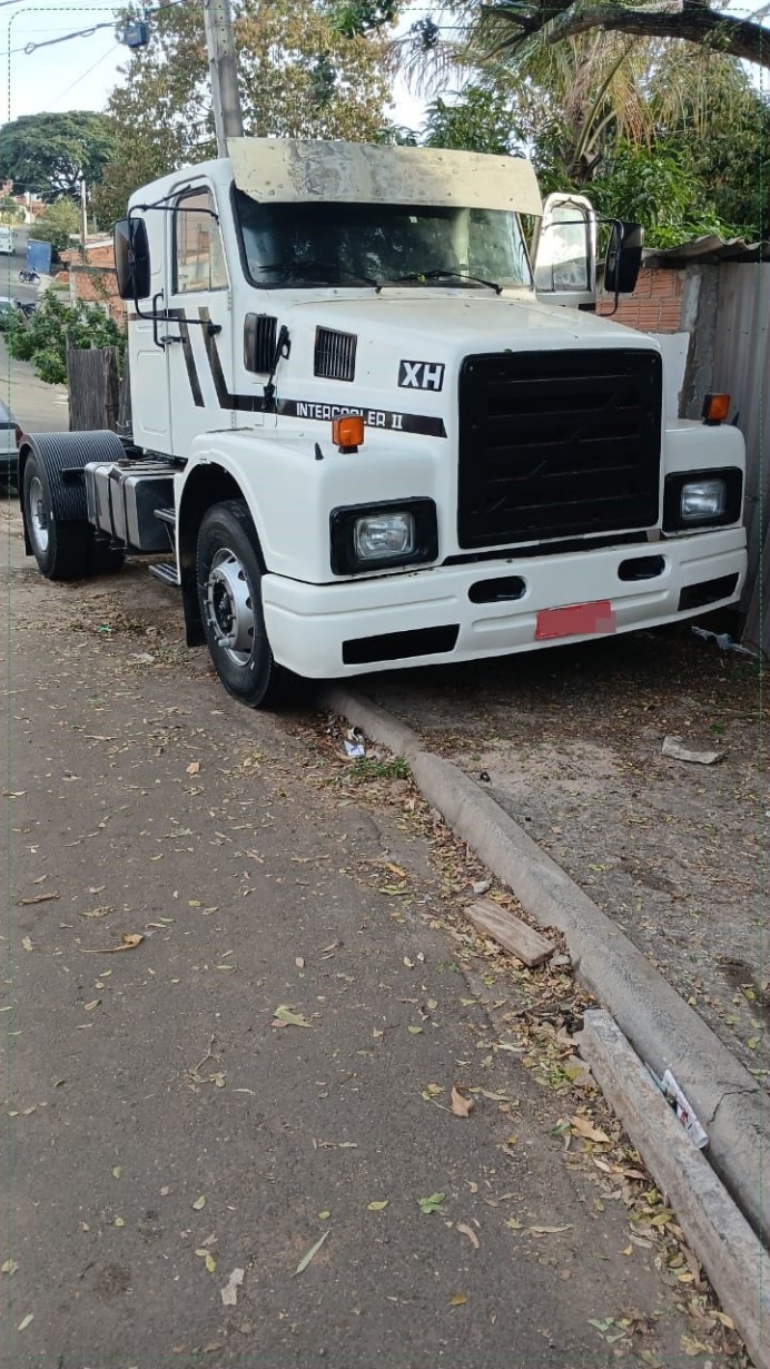 Caminhão Volvo N10 ano 1988
