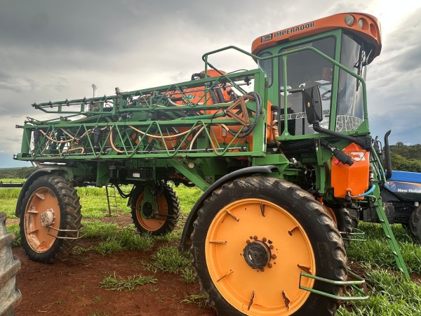 Pulverizador Autopropelido Stara IMPERADOR 3100 ano 2015 - IMPERADOR 3100 - Máquinas Agrícolas