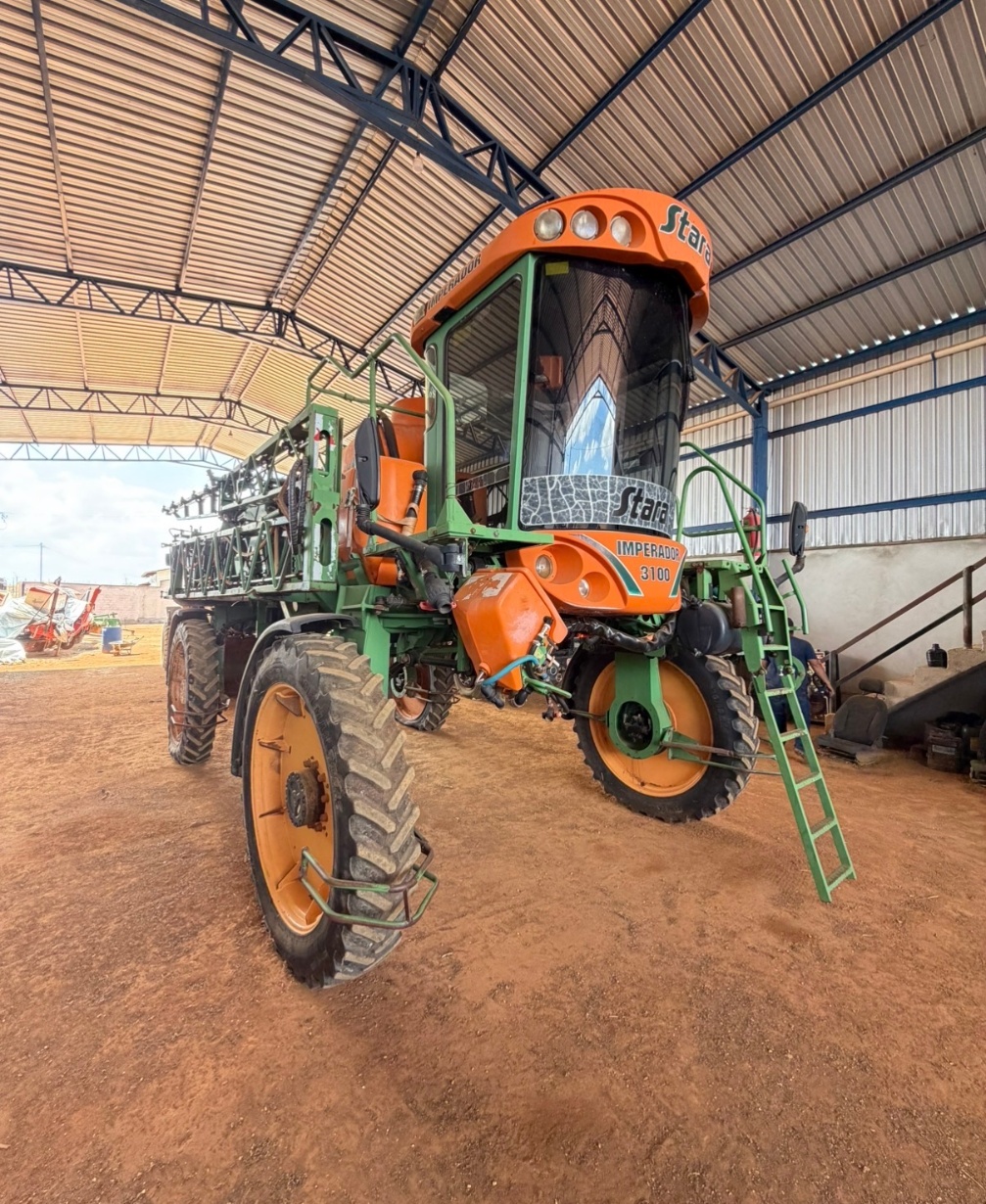 Pulverizador Autopropelido Stara IMPERADOR 3100 ano 2013