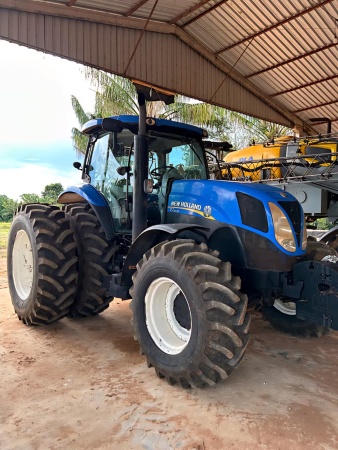 Trator New Holland T7.205 ano 2014