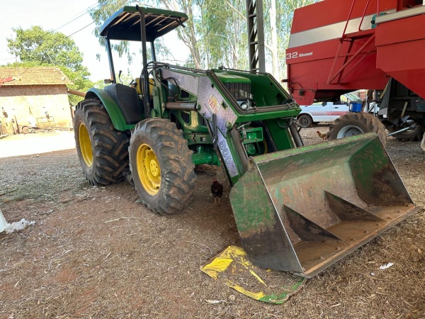 Trator John Deere 6100E ano 2017 - 6100E - Máquinas Agrícolas