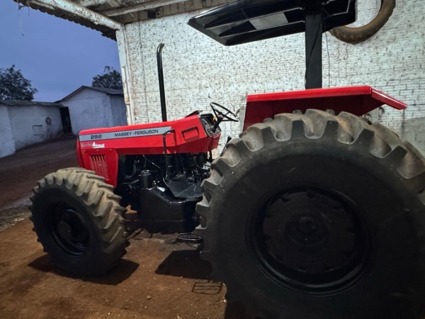 Trator Massey Ferguson MF 292 ano 2005