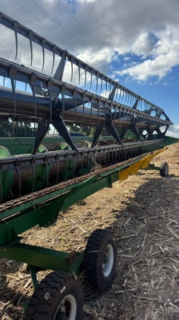 Plataforma John Deere 625 ano 2010