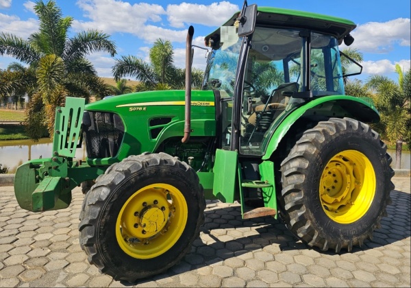 Trator John Deere 5078 E ano 2019