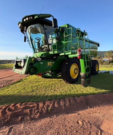 Colheitadeira John Deere S550 ano 2023