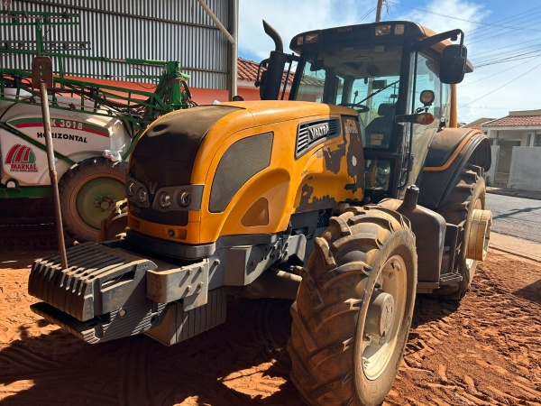 Trator Valtra BH 135i ano 2014