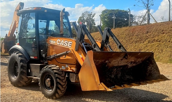 Retroescavadeira Case 580N ano 2023
