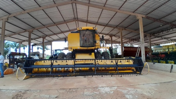 Colheitadeira New Holland TC 5090   ano 2014