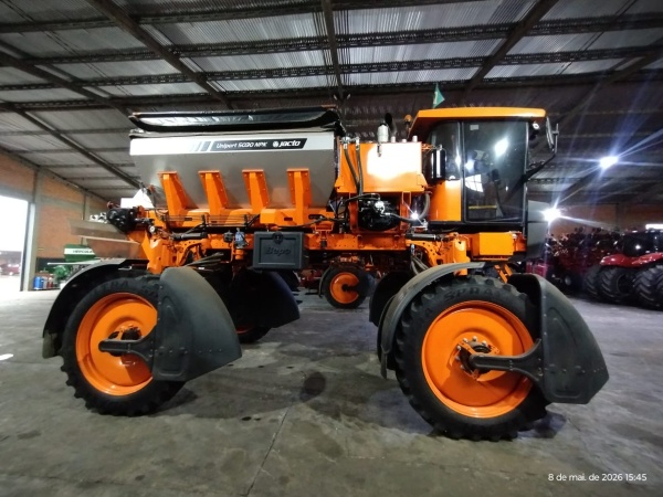 Distribuidor Autopropelido Jacto Uniport 5030 NPK ano 2021