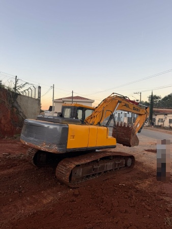 Escavadeira SANY SY215C ano 2013 - SY215C - Máquinas de Linha Amarela