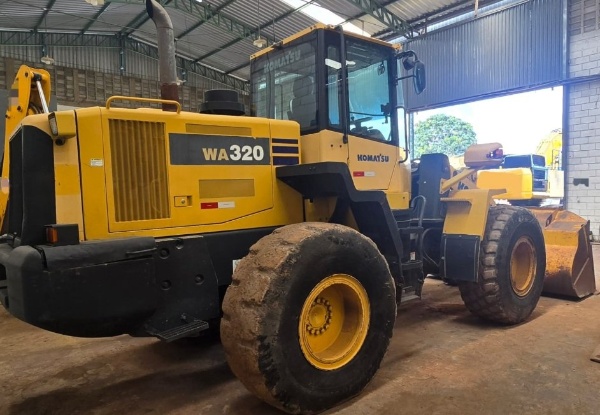 Pá Carregadeira Komatsu WA320 ano 2019 - WA320 - Máquinas de Linha Amarela
