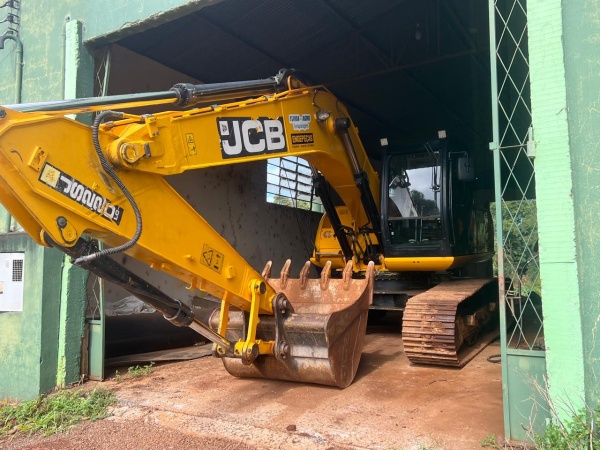 Escavadeira JCB JS220 ano 2023