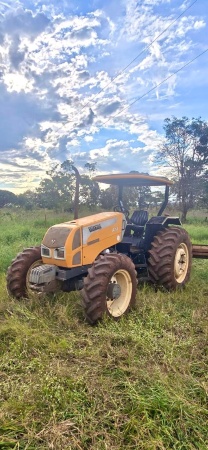 Trator Valtra A750 ano 2011