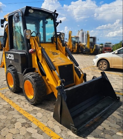 Mini Retroescavadeira JCB 1CX ano 2016