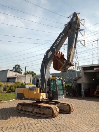 Escavadeira Volvo EC200D ano 2020