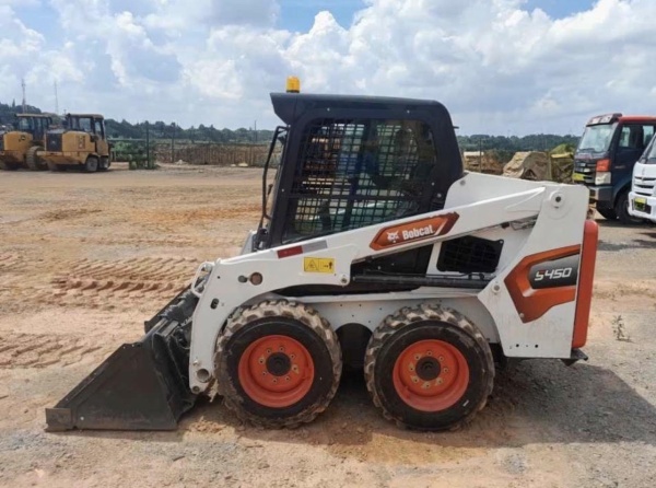 Mini Carregadeira Bobcat S450 ano 2025