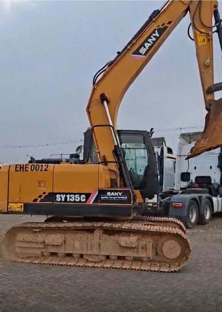 Escavadeira SANY SY135 C ano 2023