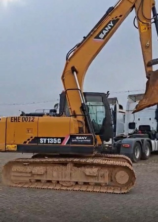 Escavadeira SANY SY135 C ano 2023