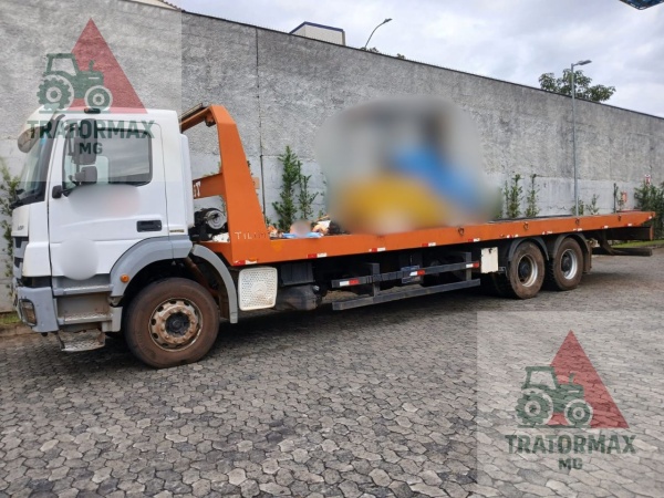 Caminhão Mercedes Benz AXOR 3131 6X4 ano 2014