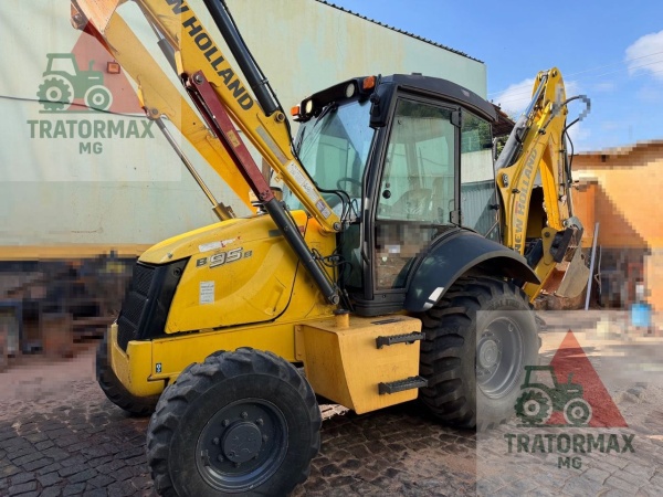 Retroescavadeira New Holland B95B 4x4 ano 2022