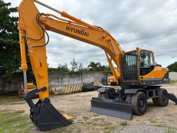 Escavadeira Hyundai R210LC-7 ano 2013 - R210LC-7 - Máquinas de Linha Amarela