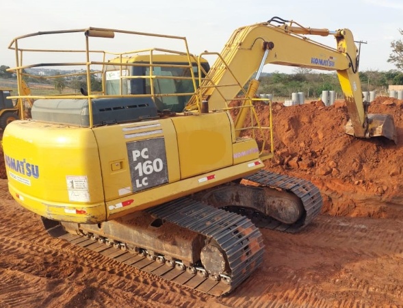 Escavadeira Komatsu PC160 ano 2010